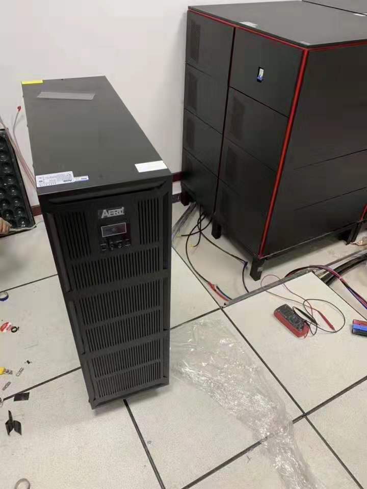 工频三进三出UPS不间断电源380V UPS 40KVA/36KW 外置电池 机房UPS
