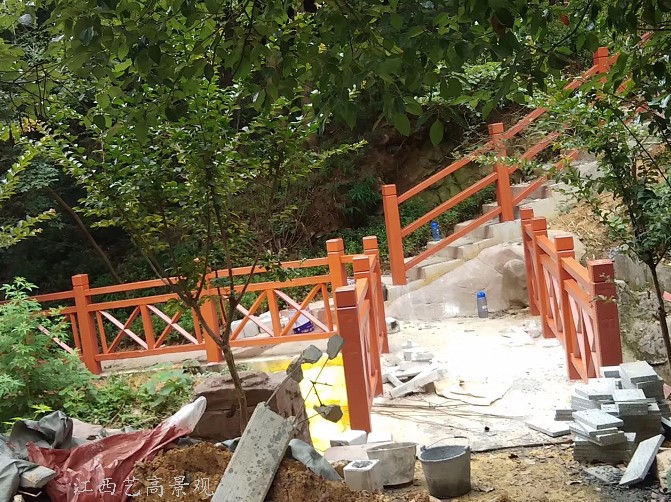 广西水泥围栏护栏厂家款式，钦州混凝土仿木栏杆景观工程施工效果图