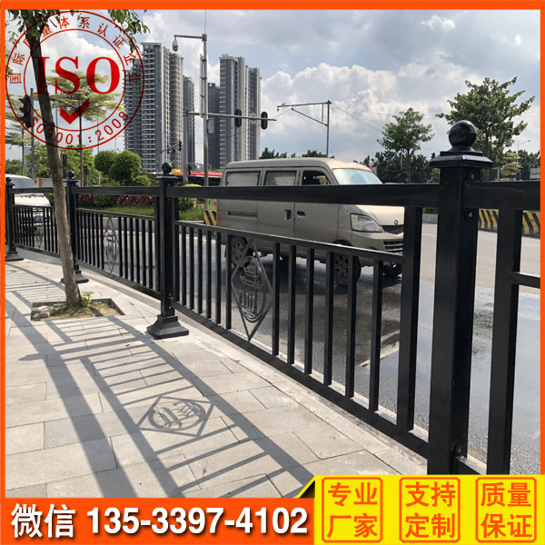 广州市政栏杆 道路防护栏 黑色机动车护栏定制