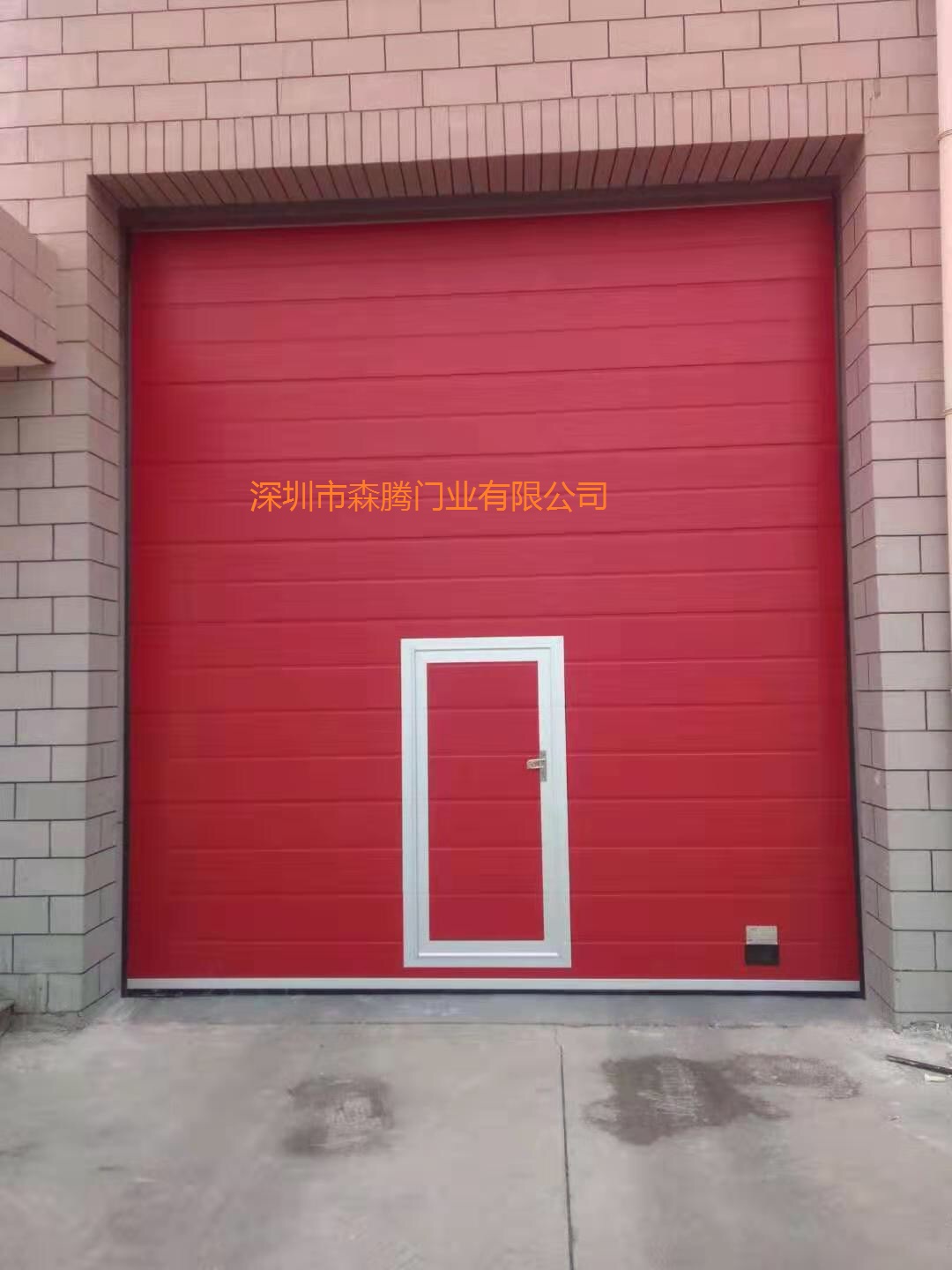 梧州消防红电动提升门不断创新