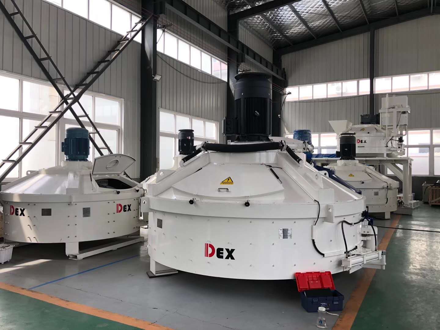 行星式搅拌机型号不同直接制约着搅拌物料的出料容量