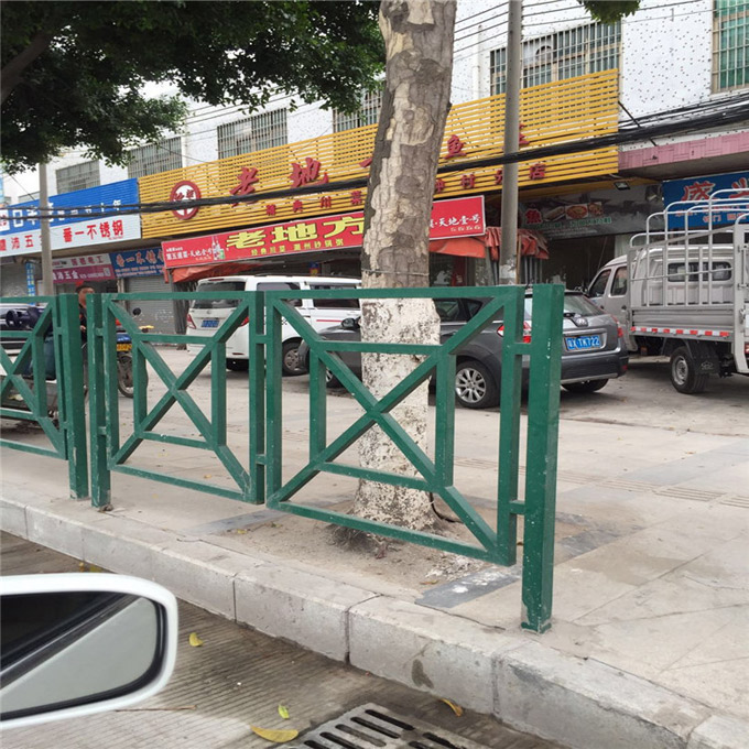 马路中间防护栏 街道锌钢道路围栏 港式交通护栏