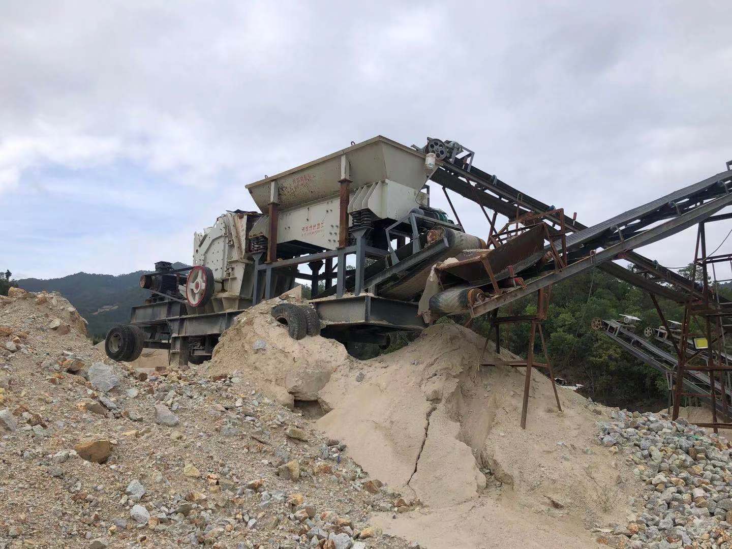 二手95新鹅暖石制砂生产线设备二合一破碎机制砂机设备低价处理