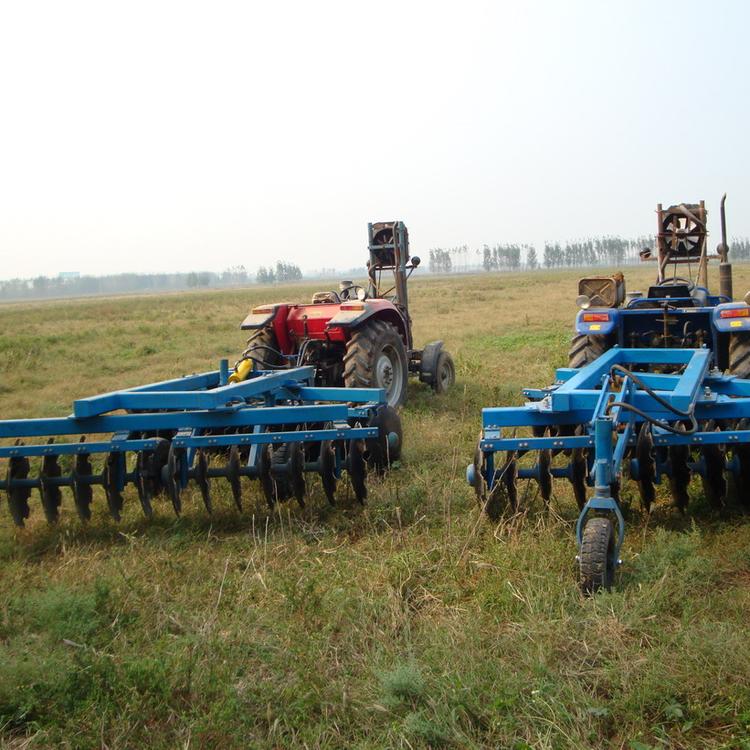 四轮拖拉机带的圆盘重耙 牵引式耕地耙 农场用24片液压耙