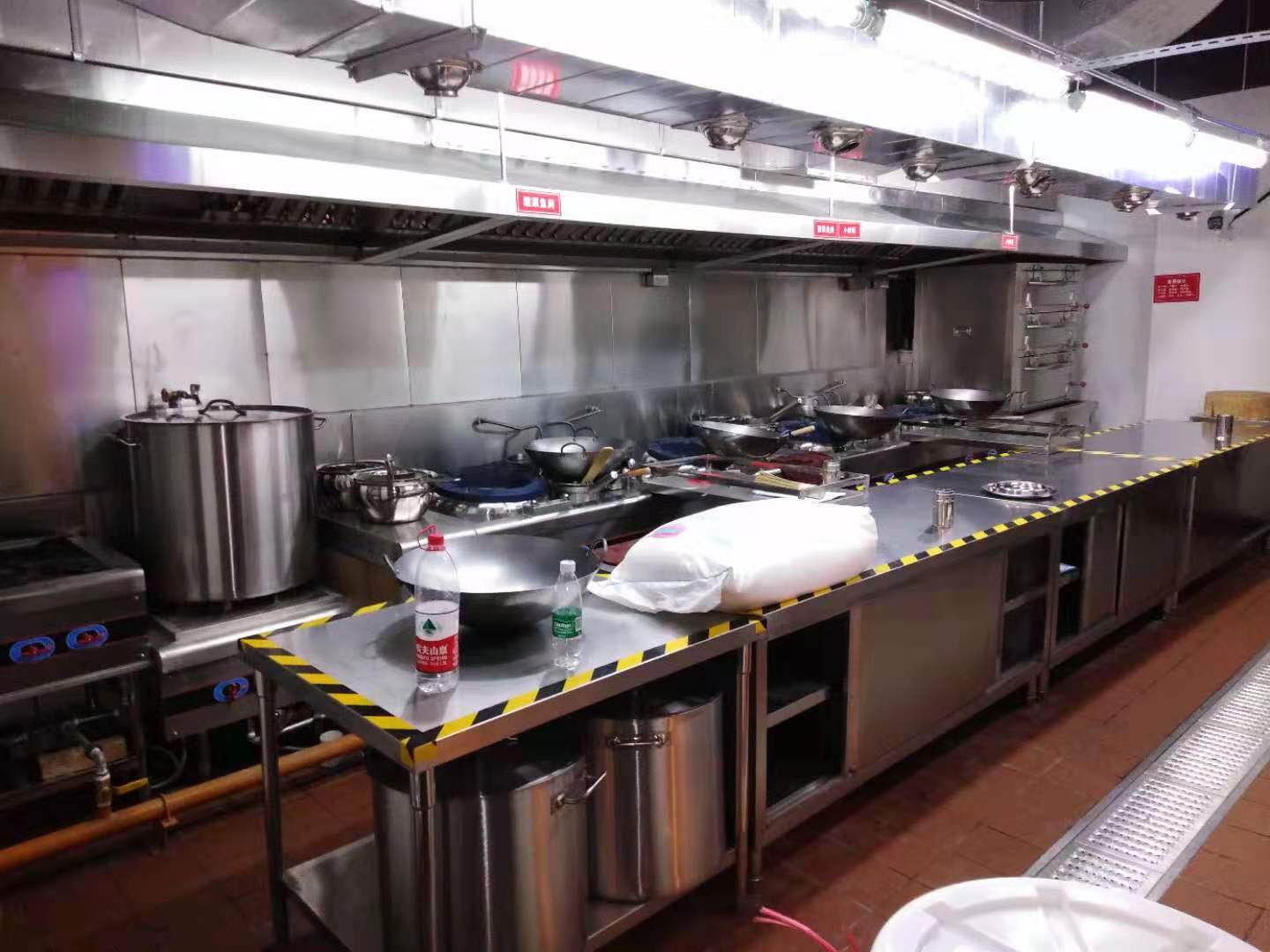 广州唐阁厨具设备公司承包餐厅排烟设备安装通风系统工程设计施工