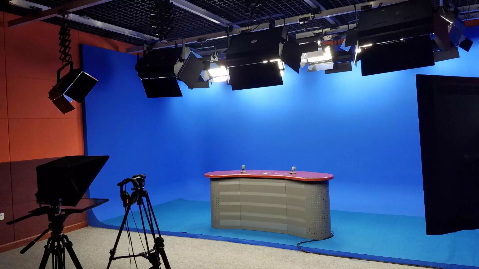 天创华视 虚拟演播室的搭建和蓝箱制作注意事项
