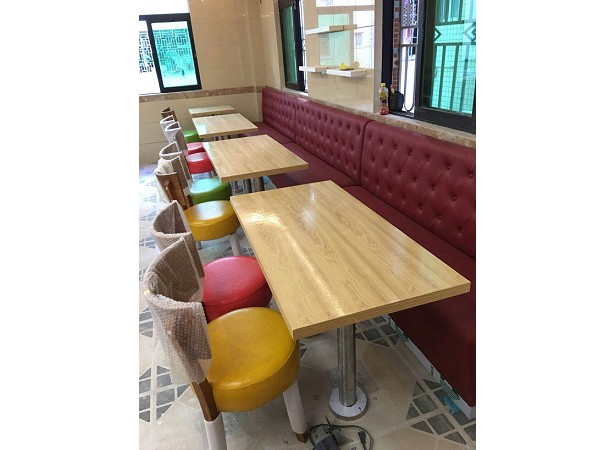 2021大型餐厅桌椅，饭店桌椅，实木桌椅定做厂家质量有保证