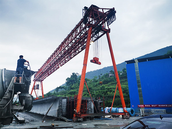 山东青岛门式起重机厂家60吨公路用龙门吊