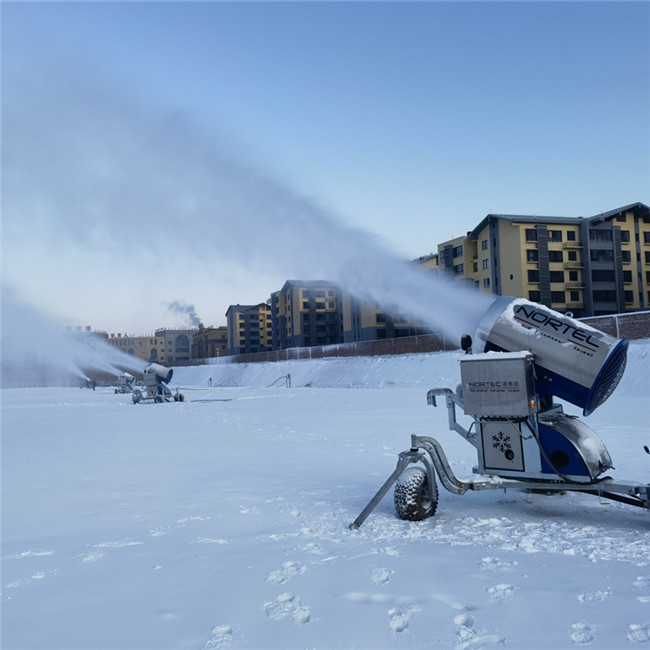 移动式造雪机大排量低噪音出雪 全电脑控制的智能化造雪机