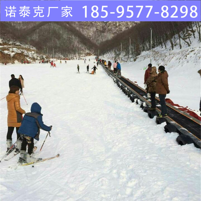 滑雪场魔毯乘坐便捷 下魔毯做好准备避免摔倒 诺泰克滑雪场魔毯