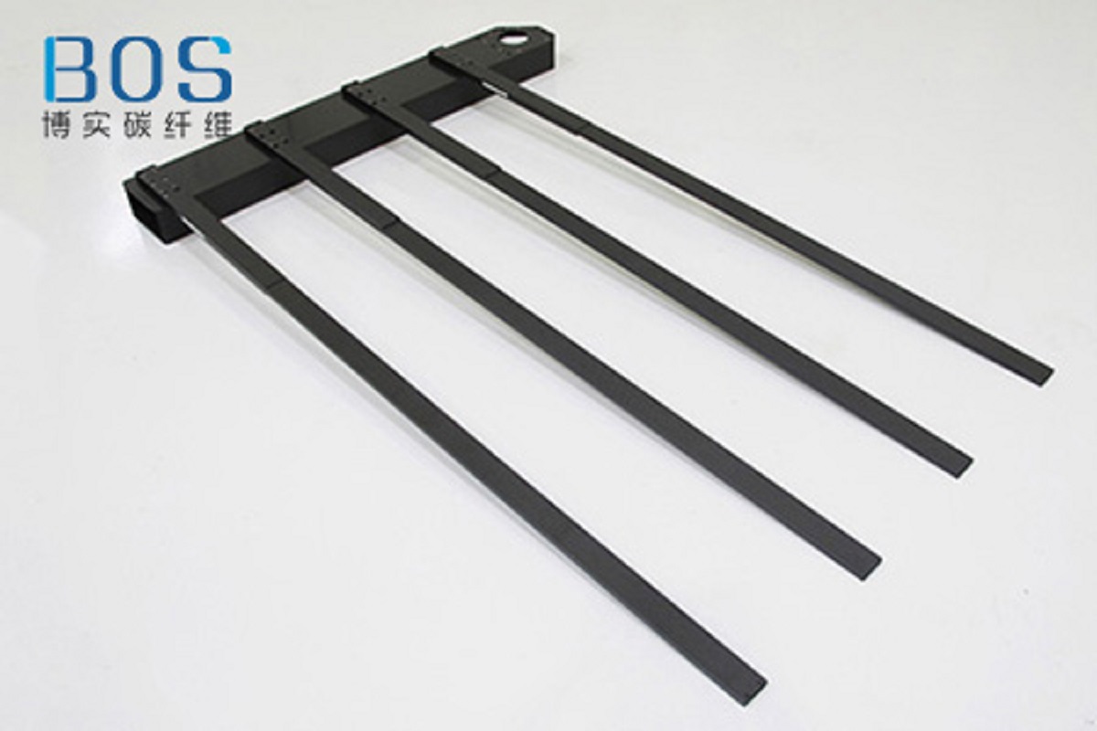 碳纤维牙叉使用节能省电 碳纤维工业机械手热压成型