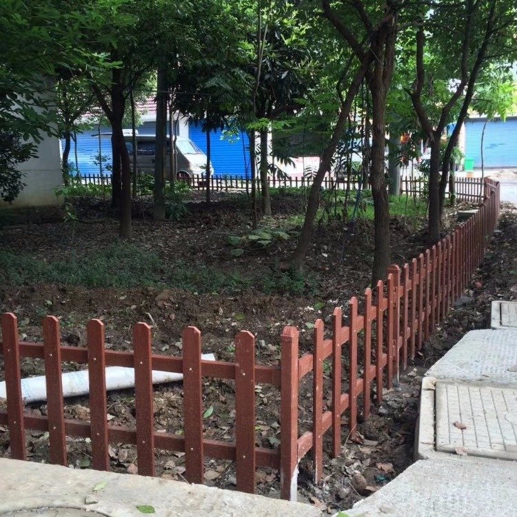 青岛庭院塑木栏杆栅栏销售 花园围墙木塑围栏加工