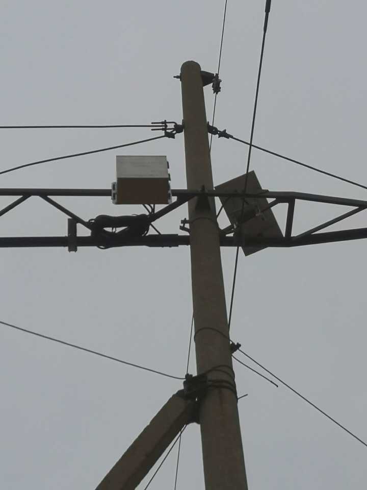 输电铁塔运行状态监测装置