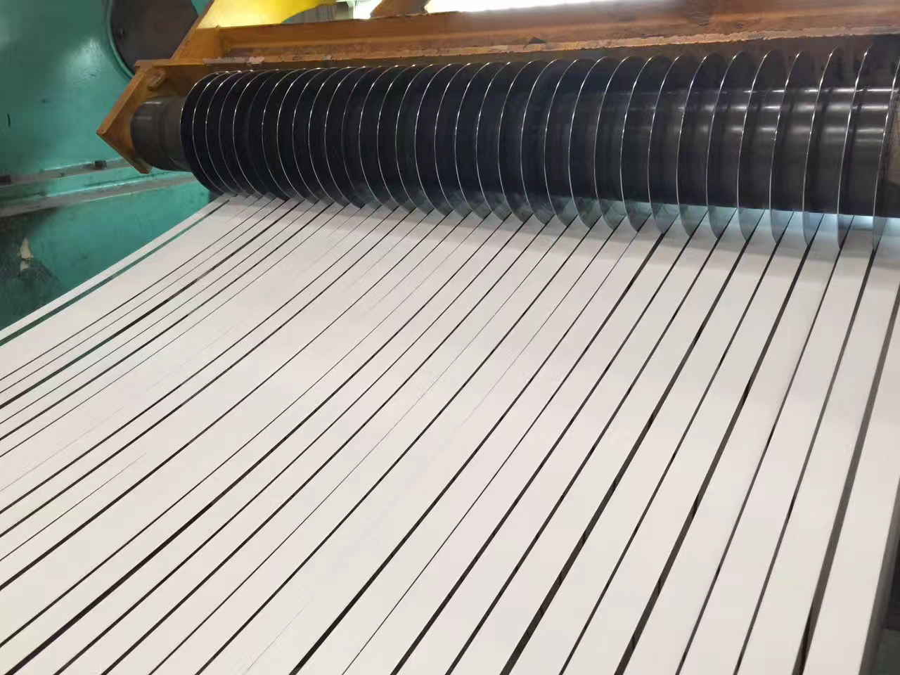 张家港众铭金属材料有限公司承接冷轧卷板分条裁剪覆膜加工