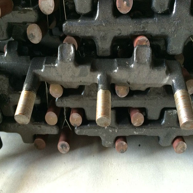 多年矿山配件生产刮板机用E型螺栓 调质热处理异型定制