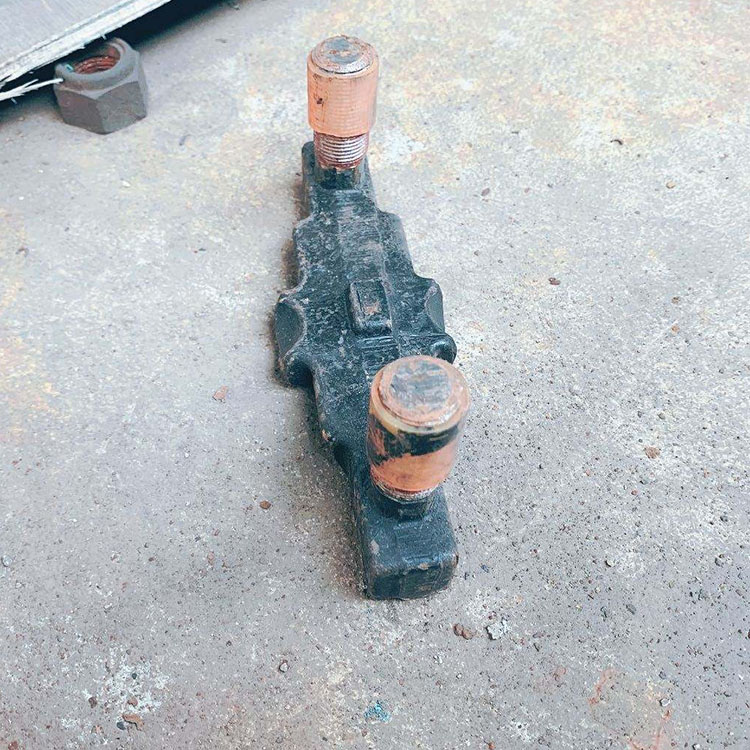 长期生产矿用刮板机U型螺栓 铸钢刮板配套17GL7-2螺栓