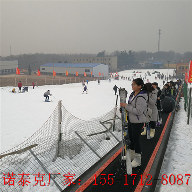 搭建七彩飞天云梯所需坡度特点 大型雪场用载客爬坡雪梯魔毯