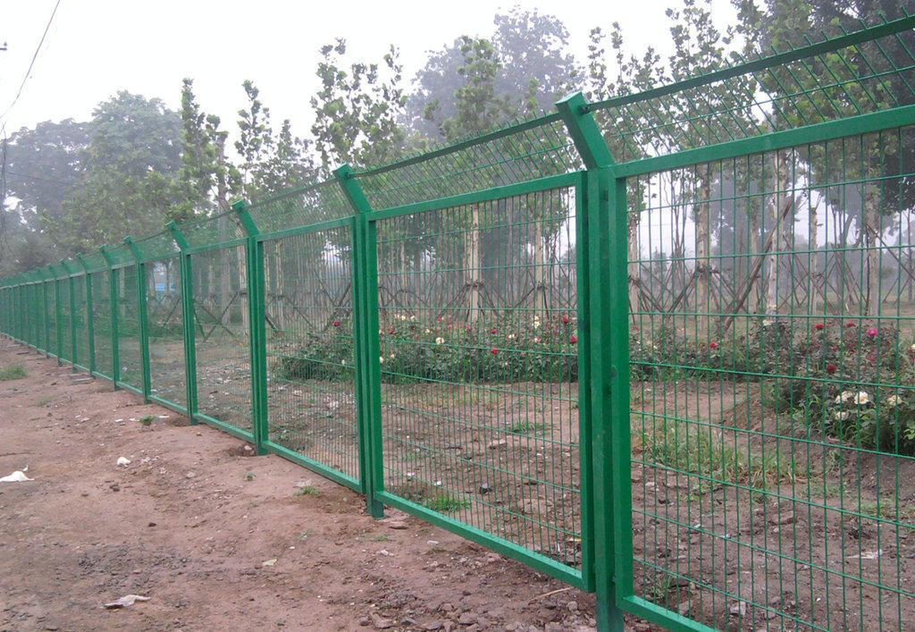 供应仙桃厂区车间隔断护栏 马路双边丝 球场框架护栏网