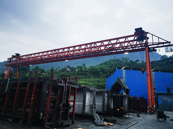 广东湛江250吨龙门吊厂家250吨门机报价