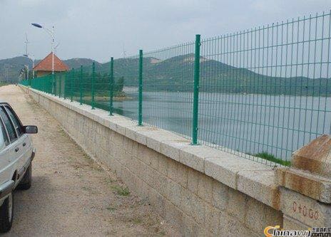 水利工程护栏网水源地保护围网湖北厂家龙泰百川