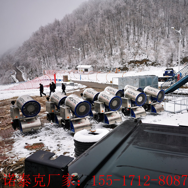 滑雪场用人工造雪机铺雪过程 国产造雪机设备对温度要求