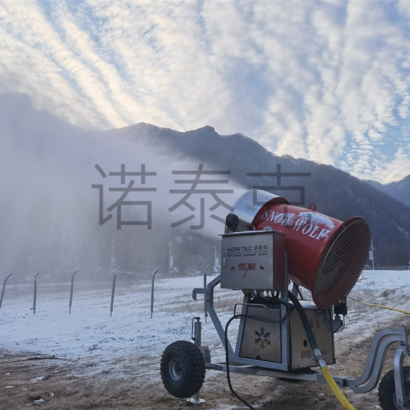 山东青岛滑雪场设计方案 造雪机购置 新型造雪机价格