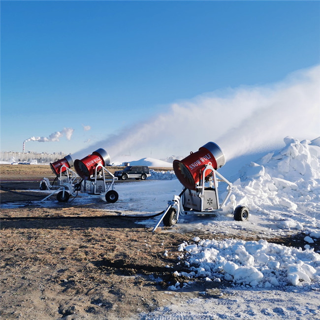 爬坡新模式智能载客云梯魔毯 雪地代步魔毯输送带爬坡更省力