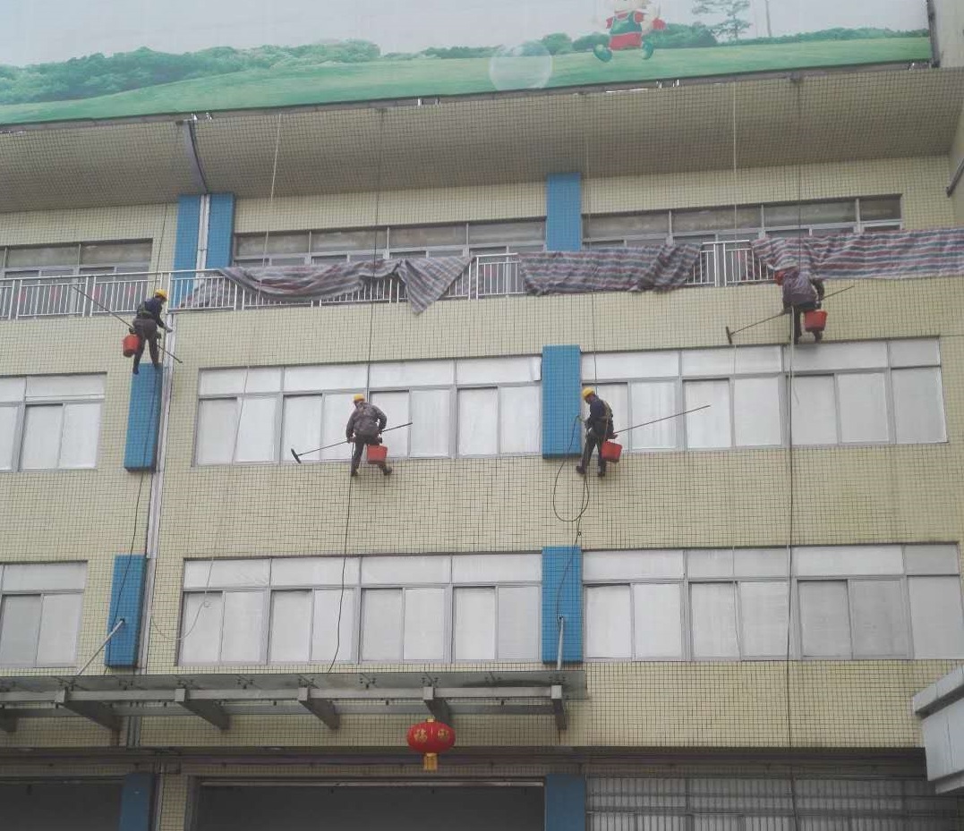 广州黄埔萝岗外墙清洗公司，清洗玻璃，高空安装拆除