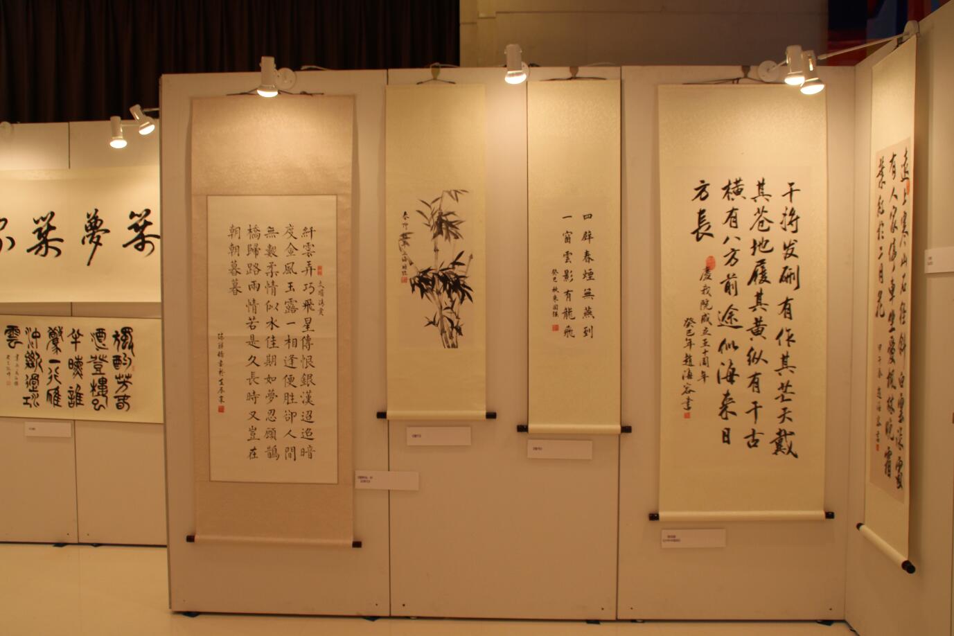 上海务美出租4厘米厚双面白色挂画无缝板展墙