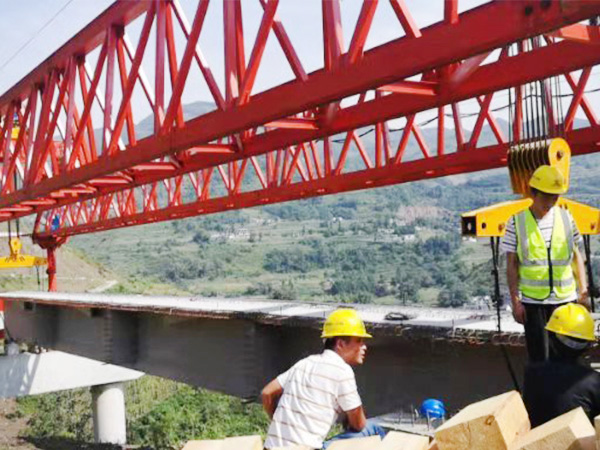 220吨河南南阳架桥机出租自平衡过跨式架桥机