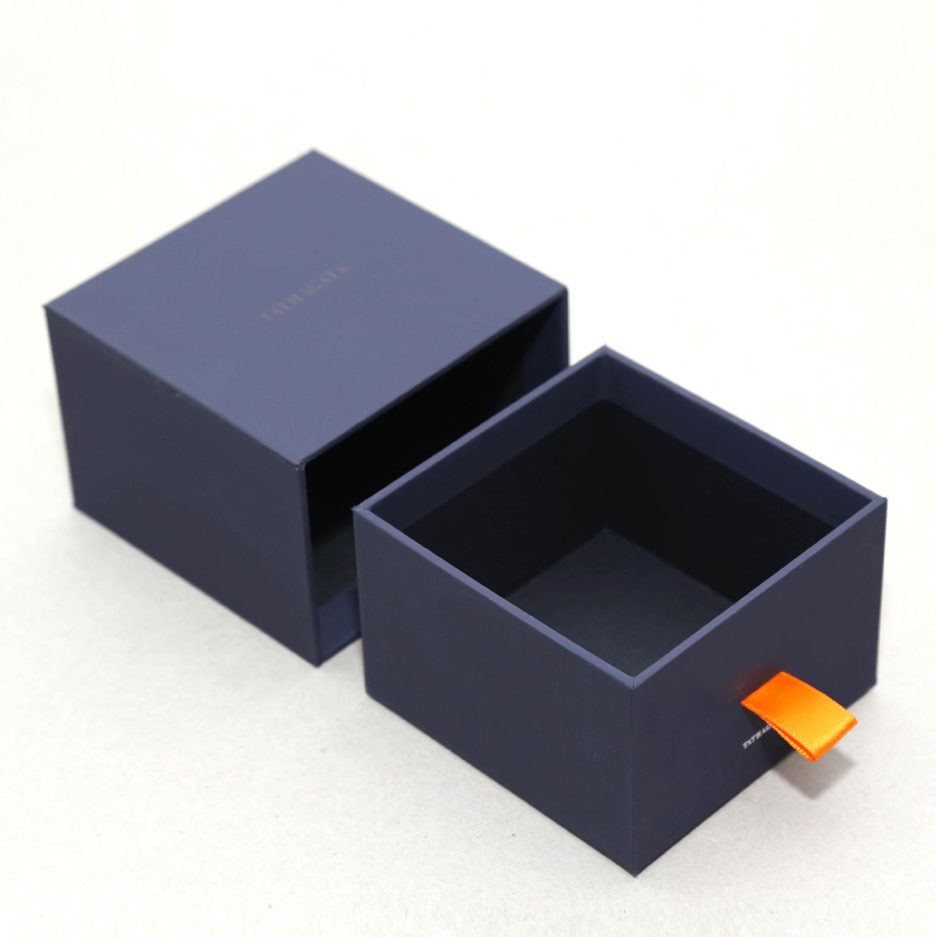 青岛加厚牛皮纸箱-青岛供应长方形卡纸包装纸盒
