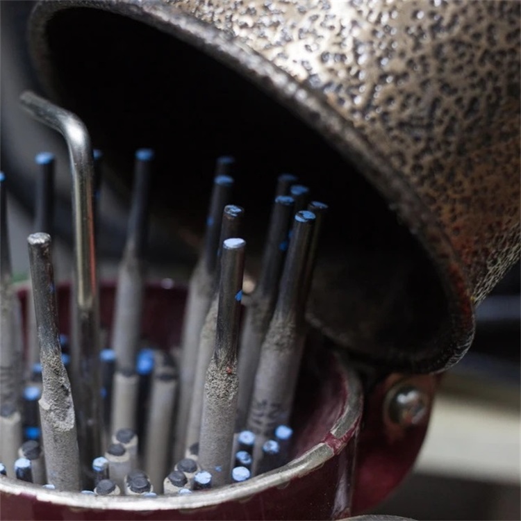 托送辊连铸辊 拉矫棍 热轧辊堆焊耐磨焊条 硬度好 耐磨损