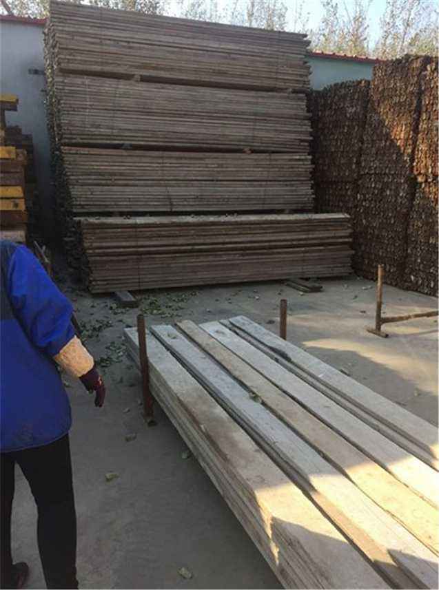 南阳地区出售新旧木跳板木架板垫木木脚手架板松木木板二手批发市场