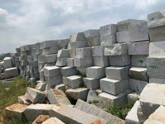 供应石灰石与大吨石与广西护坡石介绍