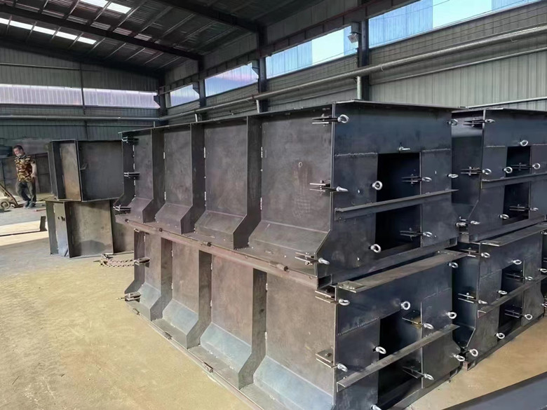 泄水槽钢模具排水速度快保定驰立模具制造有限公司