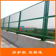 本地龙桥厂订制框架护栏 公路防抛隔离网 区域隔离围栏 浸塑绿色