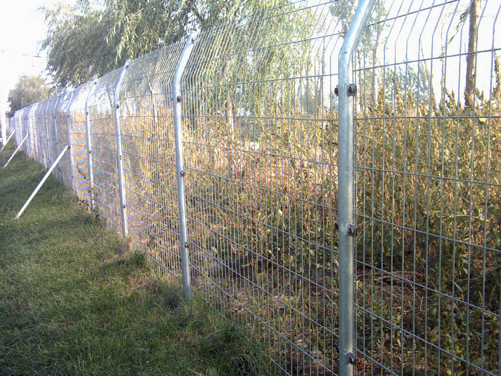 东方市农业基地护栏网农庄隔离钢网五指山南繁园林围栏澄迈防护铁丝网