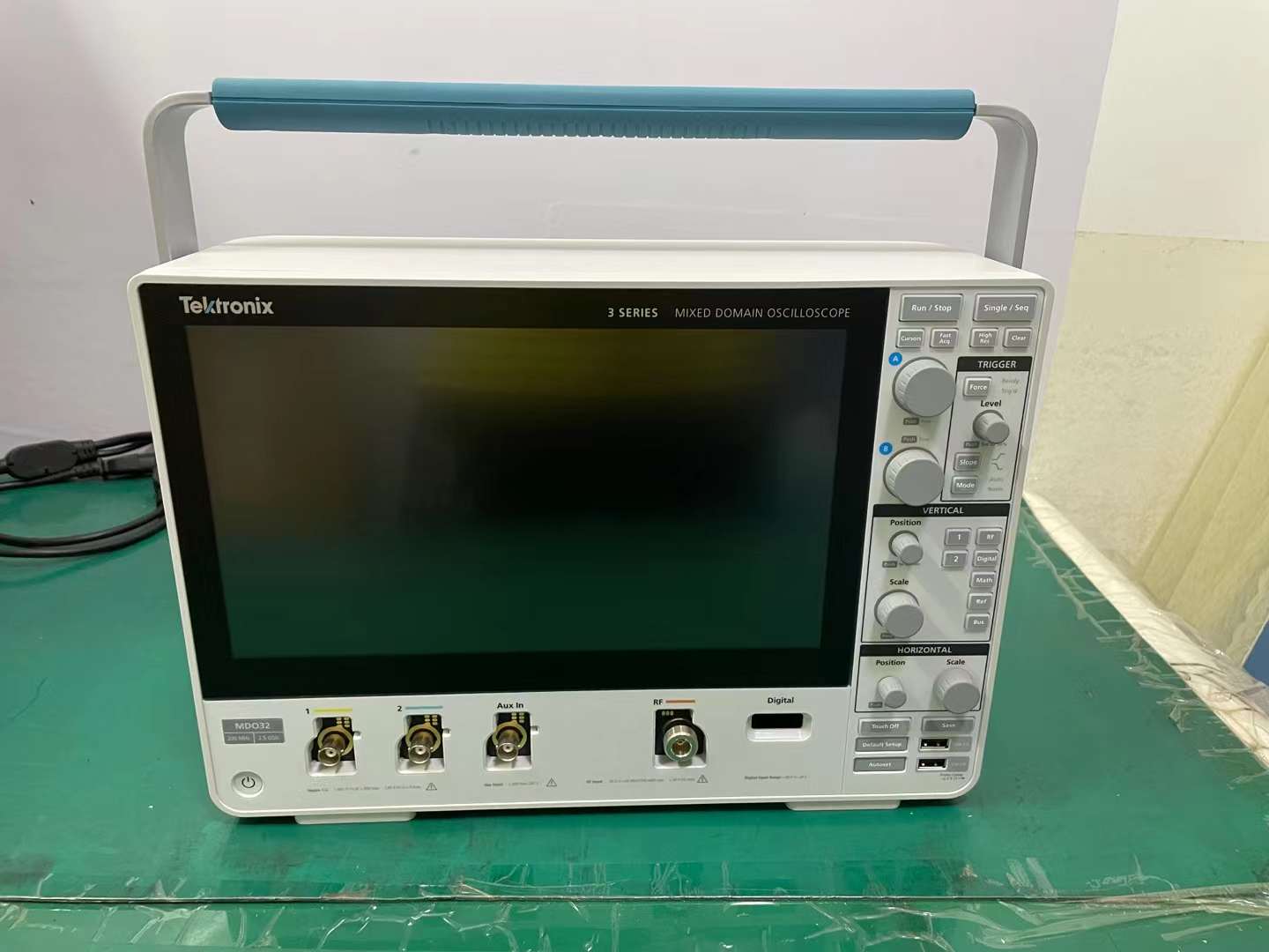 泰克Tektronix MDO32混合信号示波器