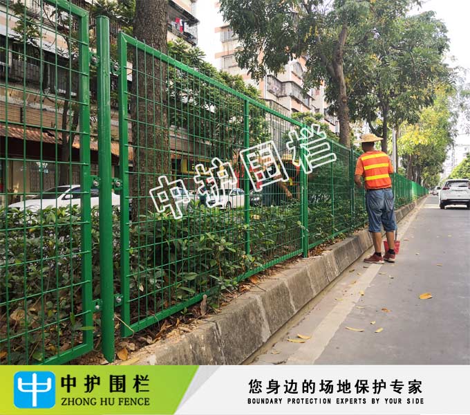 供应公路绿化带隔离栅 清远圈地护栏网