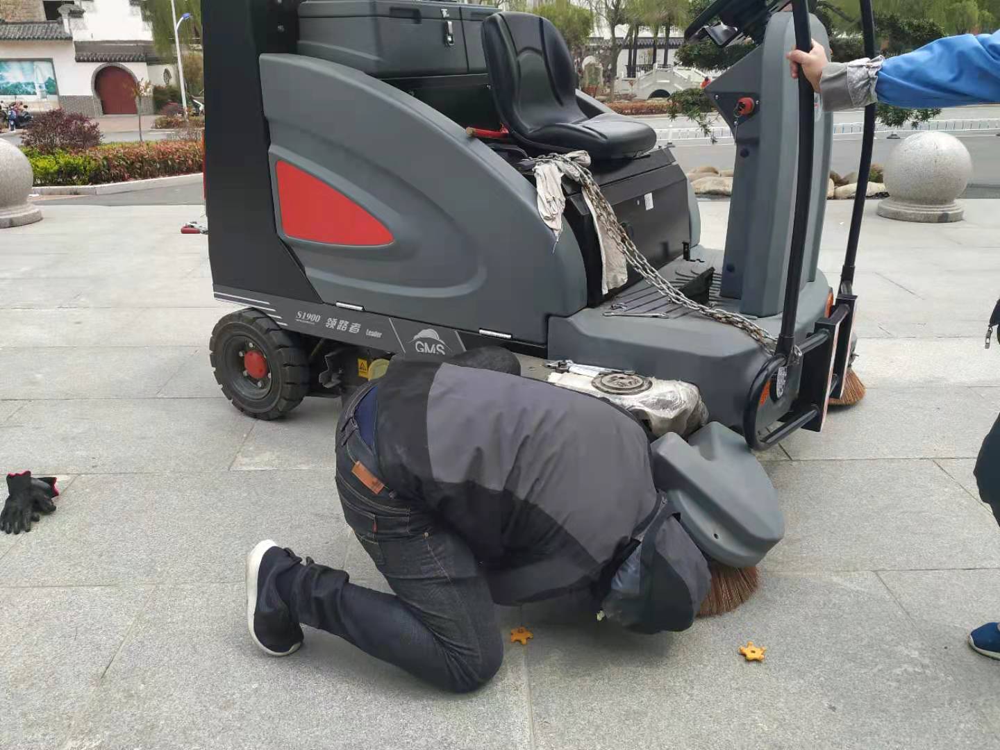 電動駕駛式掃地車多功能清掃車
