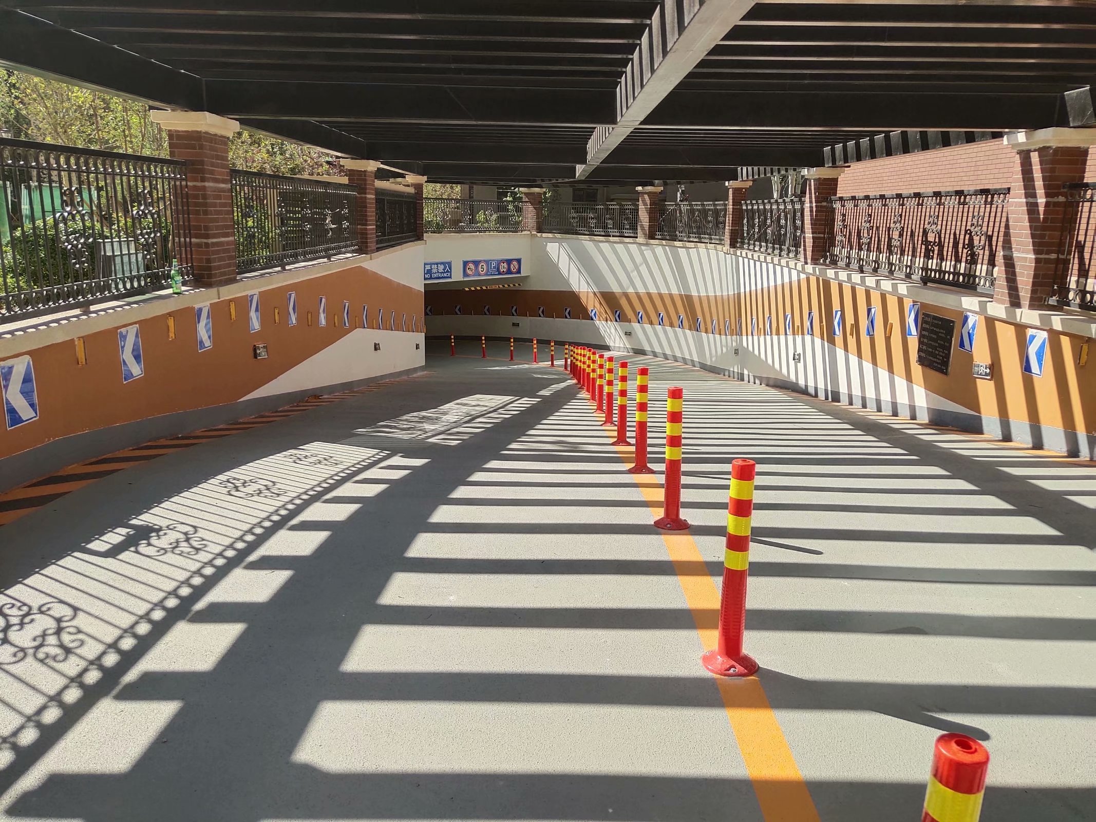 天津红桥区马路划线 道路导向指示头标线 马路划线快速上门施工