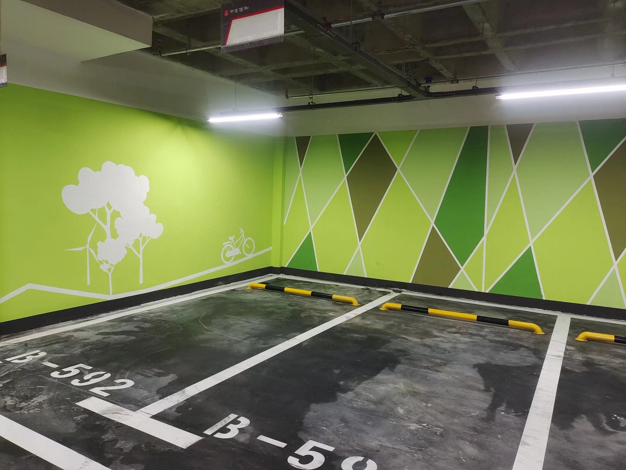 天津武清区地下车库柱面喷涂彩绘 停车场墙面涂装上门施工